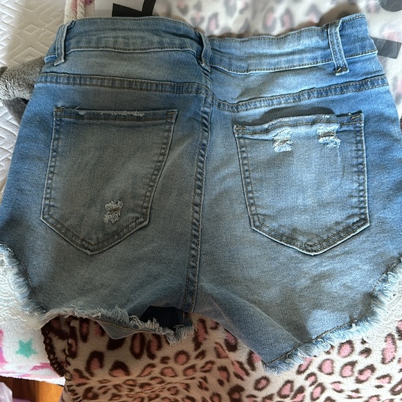 SHEIN essence Guipure Lace insert ripped denim shorts - Picture 2 of 3